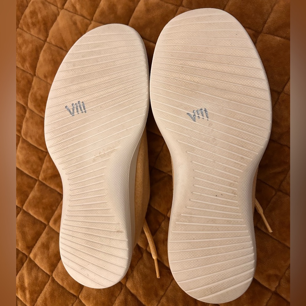 Women’s Allbirds Sneakers - Picture 16 of 16